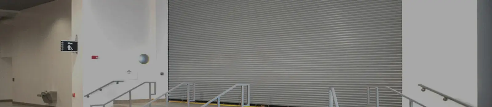 Puertas cortafuego certificadas para protección de vidas y activos en entornos industriales y comerciales, diseñadas para cumplir normativas vigentes y garantizar seguridad en caso de incendio.